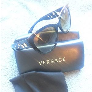 Unisex Versace’s Glasses barely worn great shape